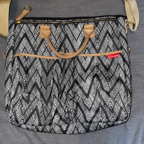 Skip Hop Diaper Bag - Picture 2 of 4